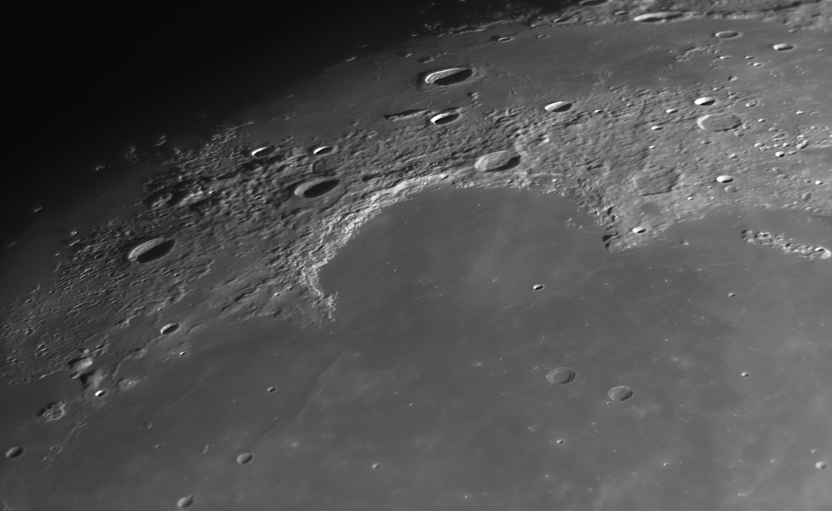 Mond Goldener Henkel 9.2.2025
